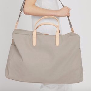 Cuyana Classic Weekender in Grey and Beige